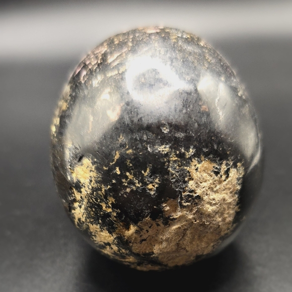 Rhodonite Skull - Picture 5 of 6